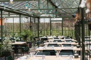 Restaurace v ubytování Kazerma e Cerenit