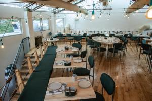 Restaurace v ubytování Kazerma e Cerenit