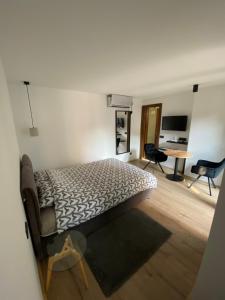 En eller flere senger på et rom på Apartment Nevena 3