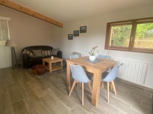 Część wypoczynkowa w obiekcie Gîte du Gué Maraud