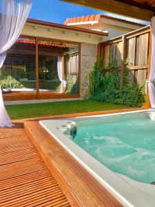 A piscina localizada em Villa Margaridi ou nos arredores