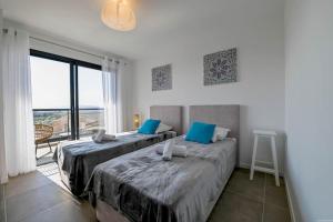 En eller flere senge i et værelse på LA MAISON ORIZONTI + 28 billeder