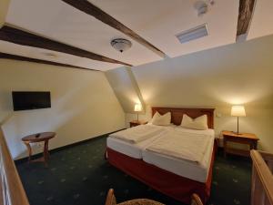 Postel nebo postele na pokoji v ubytování Burg Warberg