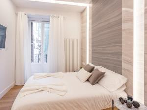 Łóżko lub łóżka w pokoju w obiekcie Plaza España V calle San Bernardino 6BR 6BH