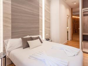 Łóżko lub łóżka w pokoju w obiekcie Plaza España V calle San Bernardino 6BR 6BH