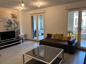 Zona d'estar a Appartement Hyères - Centre ville Casino 2 chambres 4 personnes 2 terrasses - Anastasie