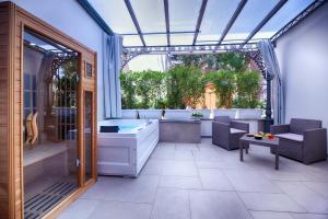 a large bathroom with a tub and a large window at Villa Elisio Hotel & Spa in Naples