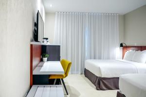 Un pat sau paturi într-o cameră la Ponce Plaza Hotel & Casino