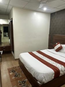 Postel nebo postele na pokoji v ubytování Hotel hari palace