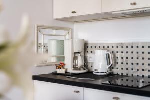 Kuchyňa alebo kuchynka v ubytovaní Apartamenty Lighthouse Mrzeżyno