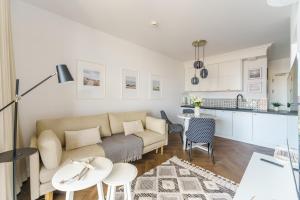 Kuchyňa alebo kuchynka v ubytovaní Apartamenty Lighthouse Mrzeżyno
