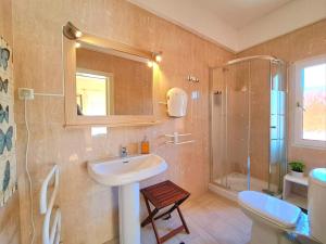 a bathroom with a sink and a shower and a toilet at Villa Prana Guesthouse, Yoga & Ayurveda in Portimão +114 photos
