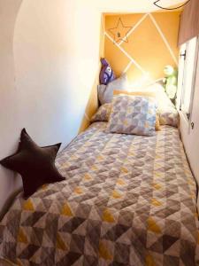 Posteľ alebo postele v izbe v ubytovaní Lovely 2 Bed Apartment in Alcalali