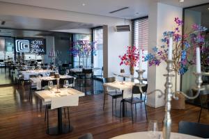 Reštaurácia alebo iné gastronomické zariadenie v ubytovaní Hotel Ripa Roma