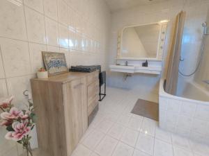 Koupelna v ubytování sechzehnerhaus + 37 fotografií