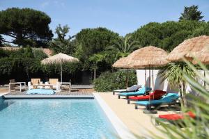 Bazén v ubytování Villa Escale en Re nebo v jeho okolí
