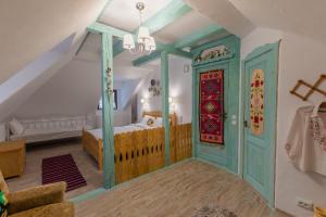 a room with a bedroom with a bed and a door at Casa cu Cerdac in Nucşoara