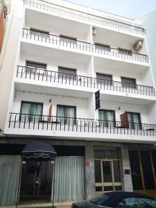 una vista exterior del hotel en Bossa & Bed Hostel, en Lisboa
