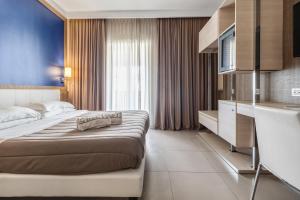 Postel nebo postele na pokoji v ubytování Eracle Hotel