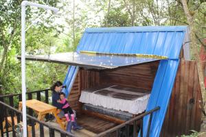 a woman and a child in a play house at Lomaroja ecohabs in Palmira