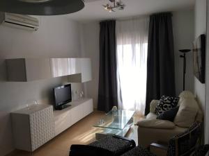 TV a/nebo společenská místnost v ubytování Precioso Ático en primera línea de Golf