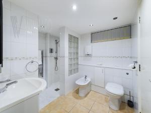Ванная комната в The Beach House, Luxury Apartments