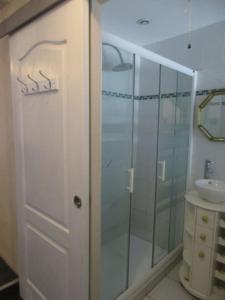 a bathroom with a glass shower and a sink at Joli/calme et spacieux appartement. in Tarascon