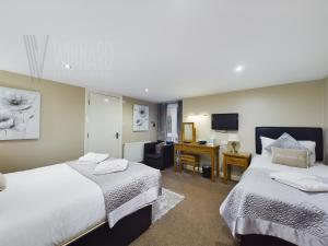 Кровать или кровати в номере The Beach House, Luxury Apartments
