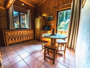 Fotografia z galérie ubytovania Studio Savoyard avec Balcon, Près des Pistes à Tignes - Idéal pour 4 Personnes - FR-1-502-354 v destinácii Tignes