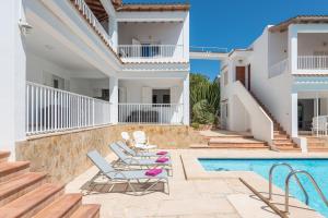 Bazén v ubytovaní Newly Renovated Apartment Sunset1, Pool, Free Wifi, AC alebo v jeho blízkosti