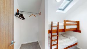 a bunk bed room with two bunk beds and a door at 26 Strawberry Hill, Tolroy Manor in Hayle