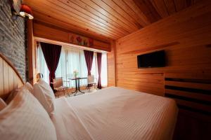 Tempat tidur dalam kamar di Abant Yayla Dağevi