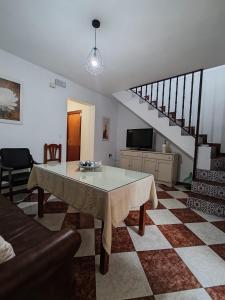 Μια τηλεόραση ή/και κέντρο ψυχαγωγίας στο Casa Fregenal Centro R&S