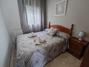 a bedroom with a bed with towels on it at Casa Fregenal Centro R&S in Fregenal de la Sierra