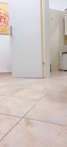 an empty room with a white door and a tile floor at Premier Studio 2P LG in Vienna