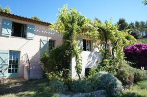 Vonkajšia záhrada v ubytovaní Mas Chamarel à Sanary-sur-Mer au milieu des vignes et oliviers