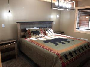 Gallery image of Patios, Hot Tub, Yellowstone in Rea