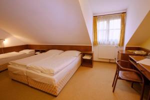 Posteľ alebo postele v izbe v ubytovaní Hotel Floret + 32 fotografií