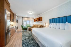 a hotel room with a large bed and a couch at Hallmark Resort in Cannon Beach in Cannon Beach