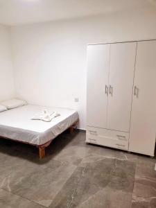 a bedroom with a bed and a large cabinet at דירה בסטייל in Eilat