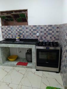 Η κουζίνα ή μικρή κουζίνα στο Casa Pé na Areia Monte Alto Arraial do Cabo RJ