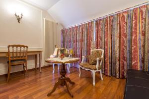 Posezení v ubytování Hotel Diplomate + 28 fotografií