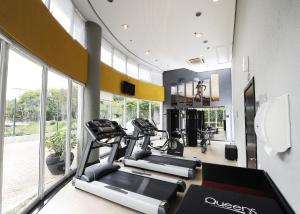 a gym with two treadmills and two ellipticals at Bristol Santo André ABC São Paulo in Santo André