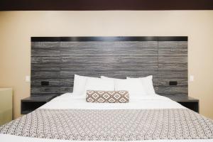 A bed or beds in a room at Sapphire Inn & Suites