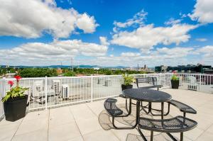 a patio with a table and chairs on a balcony at Les Lofts St-Joseph - Par Les Lofts Vieux-Québec in Quebec City