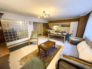 Kuchyň nebo kuchyňský kout v ubytování Comfortable apartment in Istiklal Street