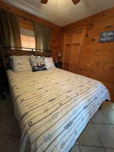 Krevet ili kreveti u jedinici u okviru objekta CAMP MARCY LIMIT 8 cottage