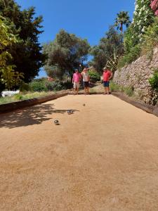 Hostia v ubytovaní Mas Chamarel à Sanary-sur-Mer au milieu des vignes et oliviers