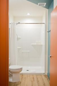 Ein Badezimmer in der Unterkunft Skyview Hotel