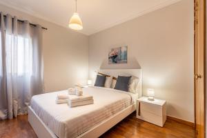 Postel nebo postele na pokoji v ubytování Machico City Apt